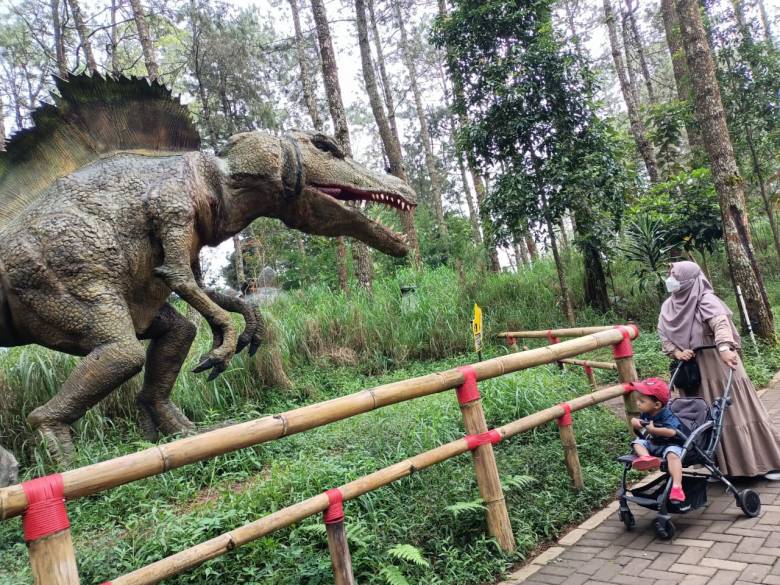 Berlibur Wisata di Dinosaurus Park Mojosemi Magetan Jawa Timur